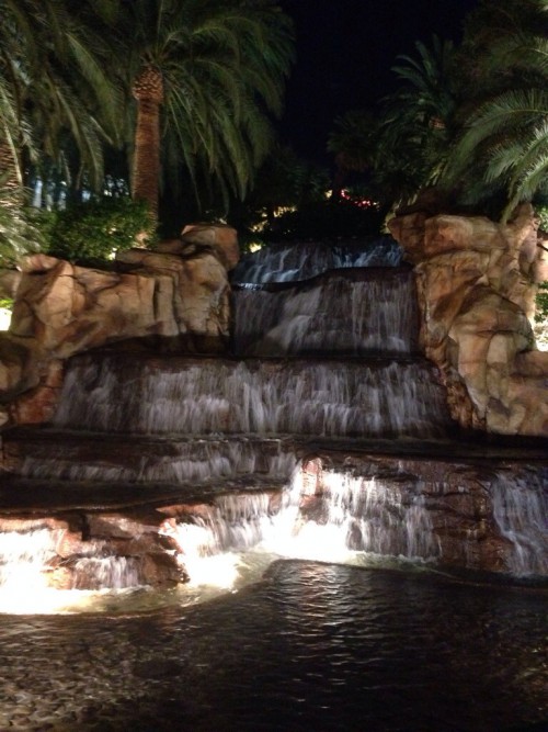 We took a stroll around the strip at night. It was pulsating with life, this little fountain looked like peace to me...